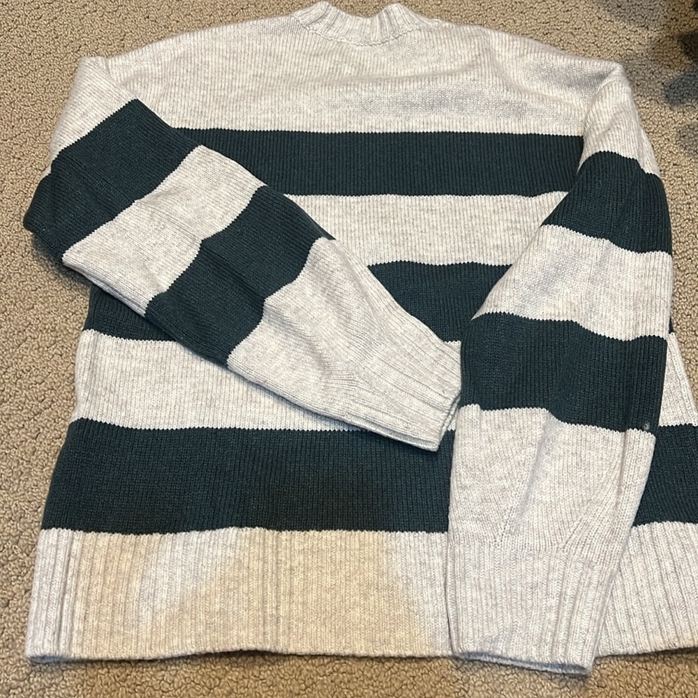Splendid Sweater - Picture 6 of 6